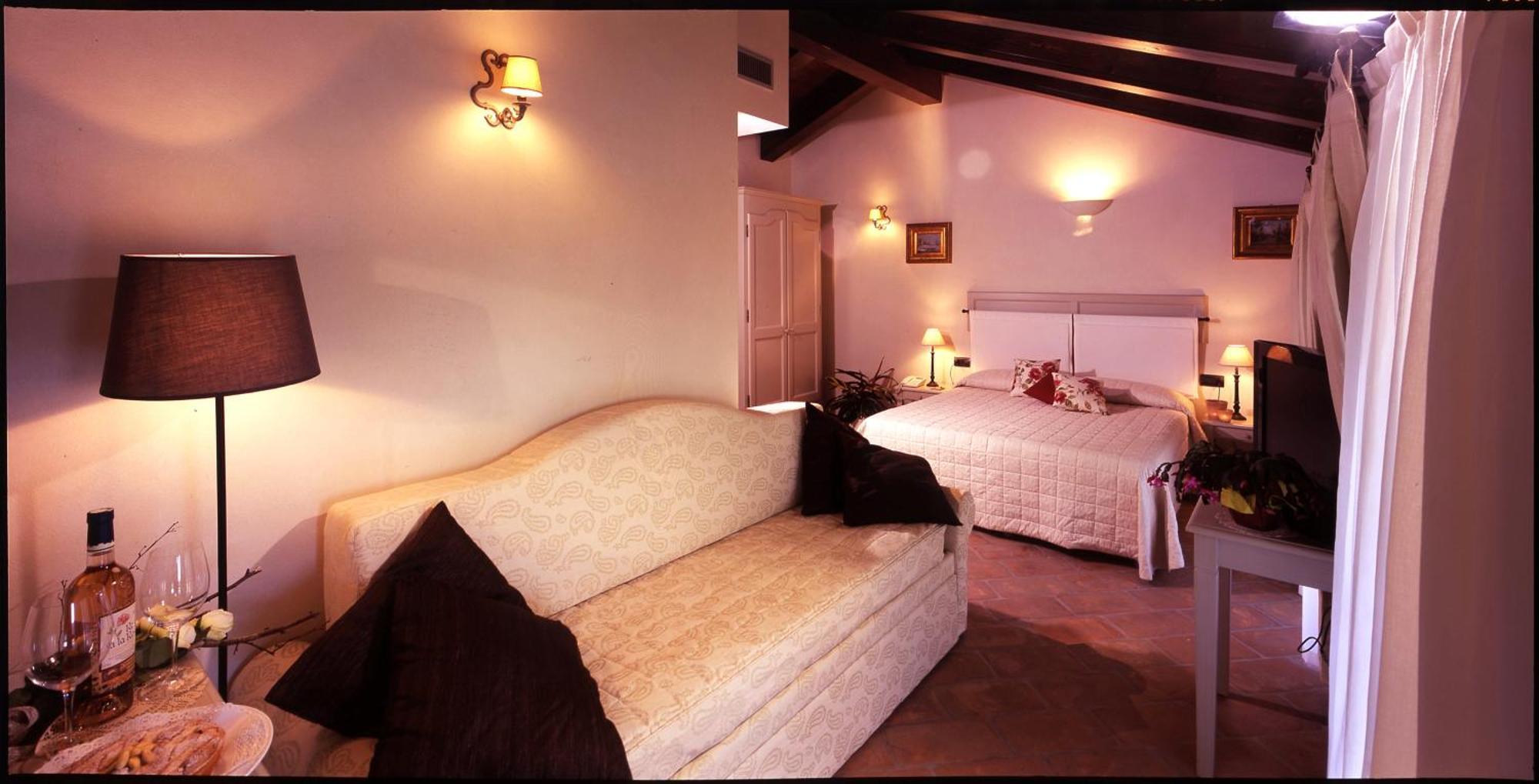 Relais Bella Rosina Pool & Spa La Cassa Værelse billede